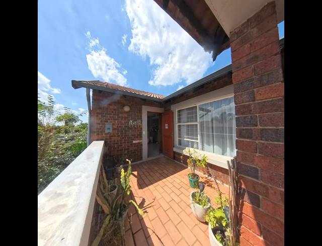 2 BEDROOM TOWNHOUSE FOR SALE IN GLEN MARAIS
